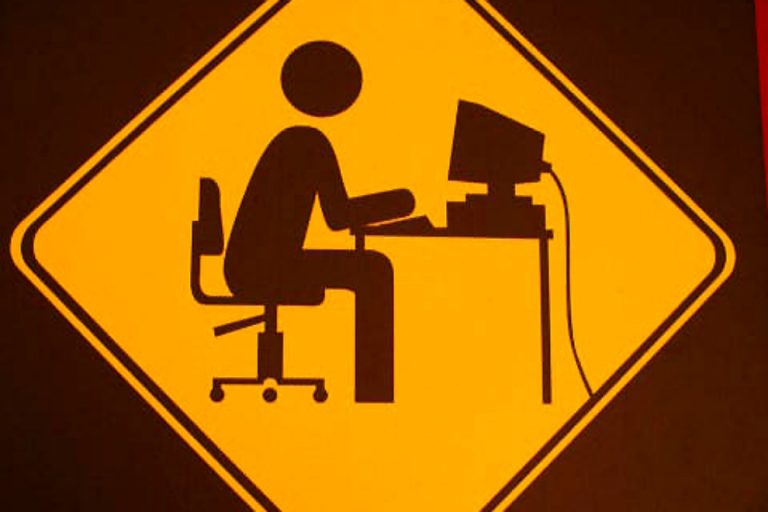 Frilenser I Rad na internetu I Internet preduzetnik I Piktogram čoveka za računarom