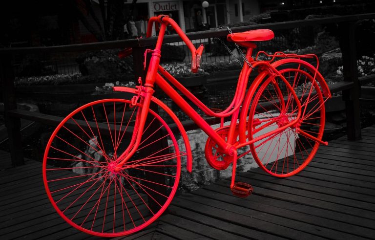 Crveni bicikl I Hipster I Kreativnost