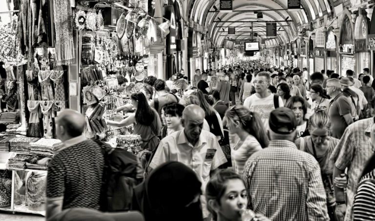 Balkan_Trznica_Ljudi_Pexels