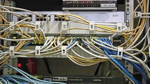 Server-Kablovi-Racunari-Elektronika_KreativnaSrbija.rs