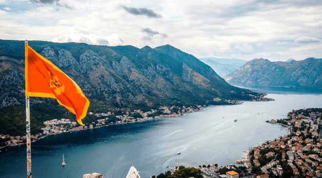 Crna Gora-Boka-Crnogorska zastava_Unsplash